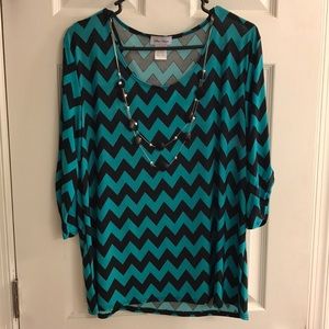 Green/black Chevron 3/4 sleeve shirt